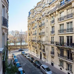 https://cmg-premium-tour-eiffel-43-apartment.fr-paris.fr