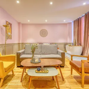 https://luxury-suite-republique.fr-paris.fr